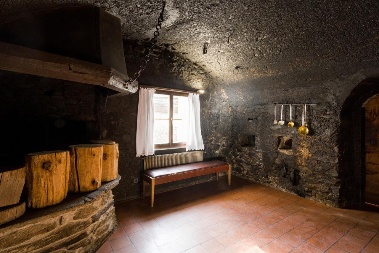 Hotel Chasa Chalavaina Мюстаир Экстерьер фото