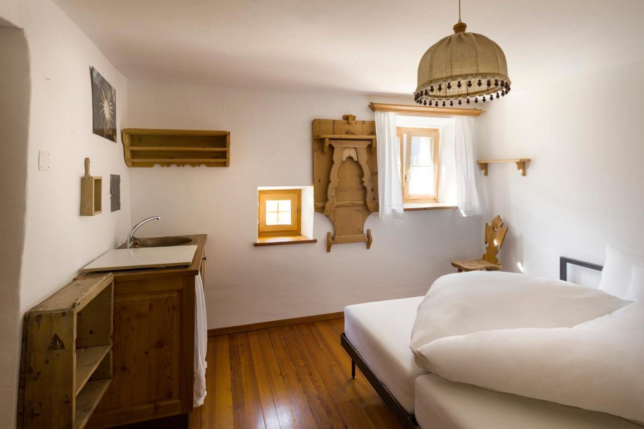 Hotel Chasa Chalavaina Мюстаир Номер фото