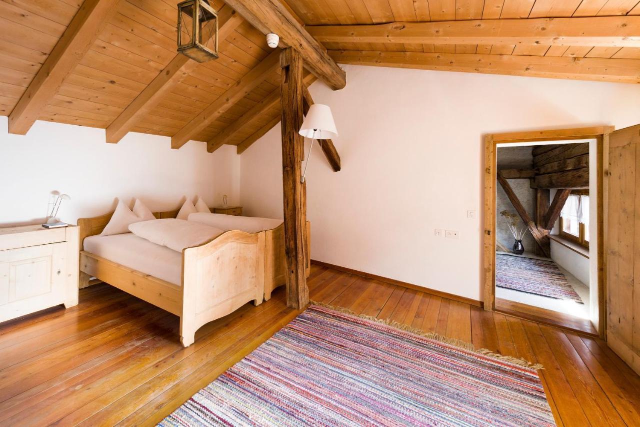 Hotel Chasa Chalavaina Мюстаир Номер фото