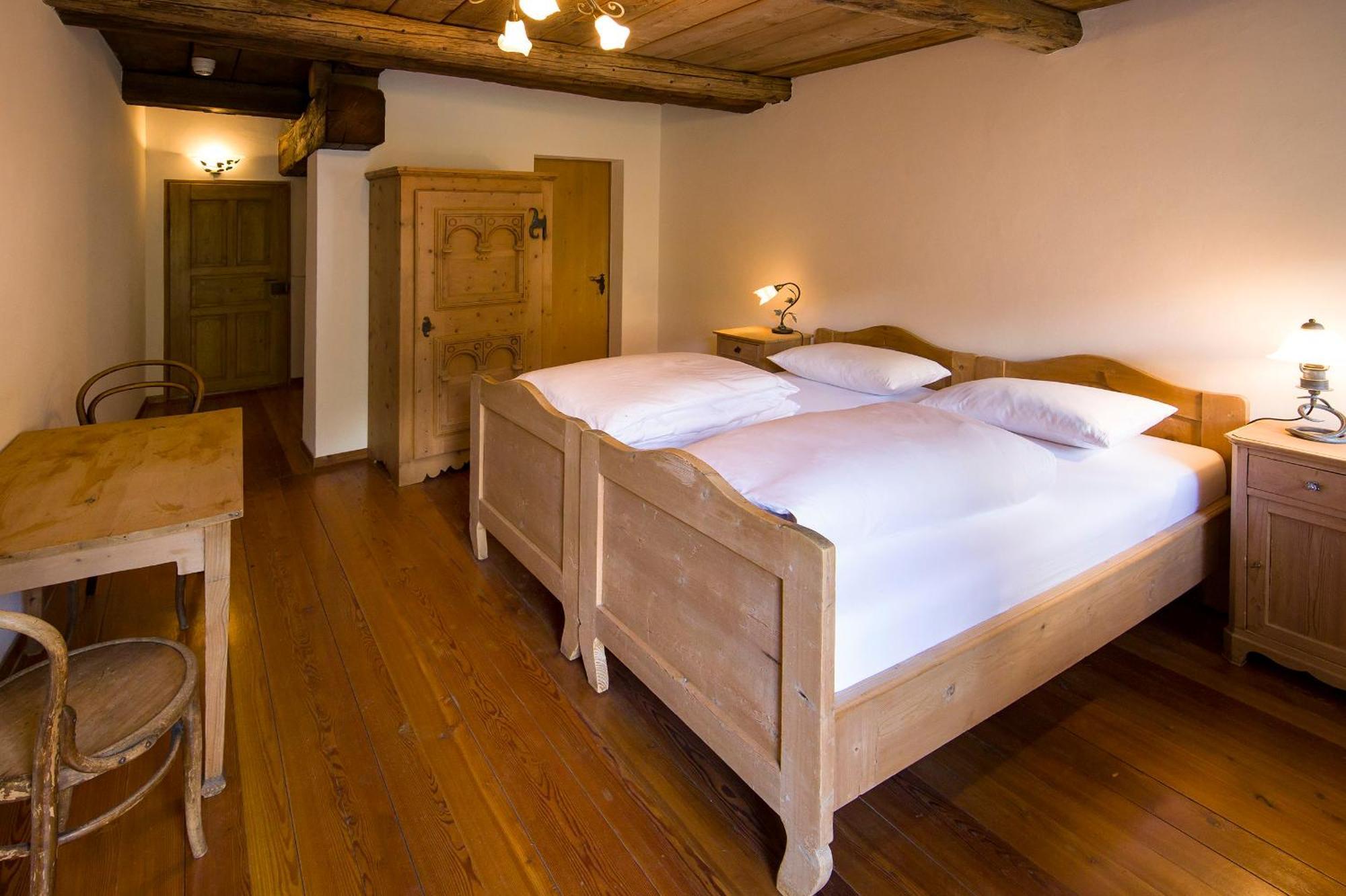 Hotel Chasa Chalavaina Мюстаир Номер фото