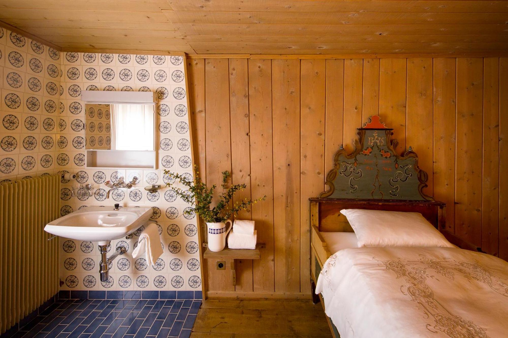Hotel Chasa Chalavaina Мюстаир Номер фото