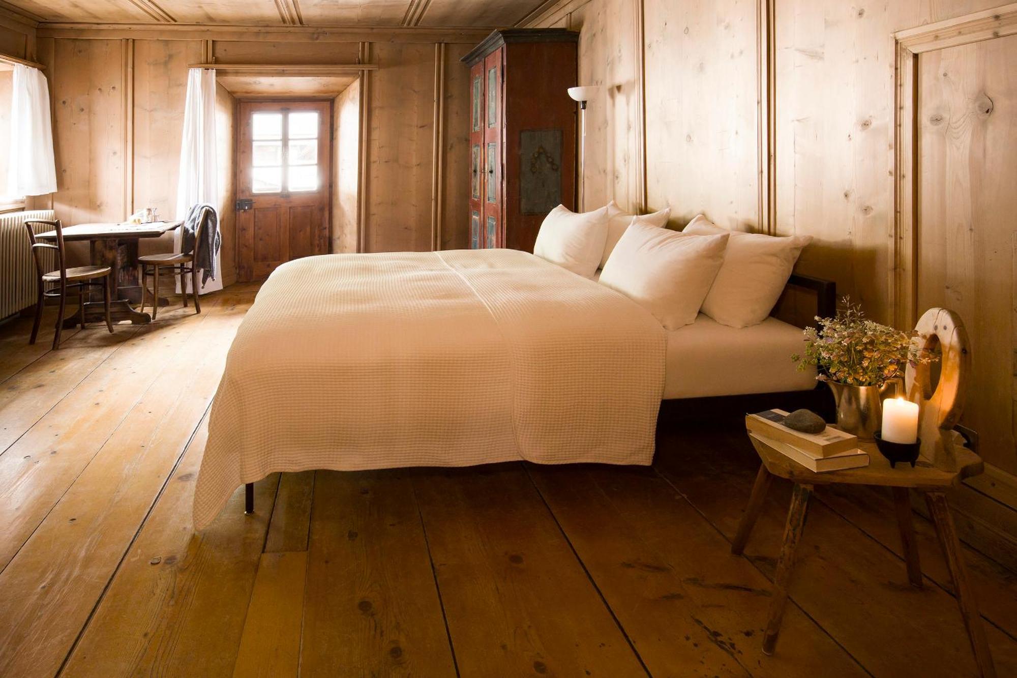 Hotel Chasa Chalavaina Мюстаир Номер фото