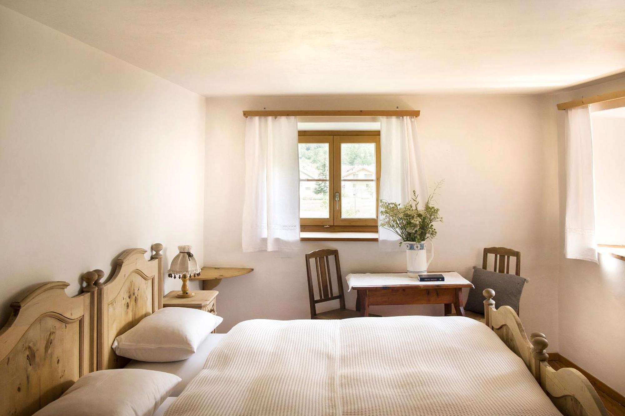 Hotel Chasa Chalavaina Мюстаир Номер фото