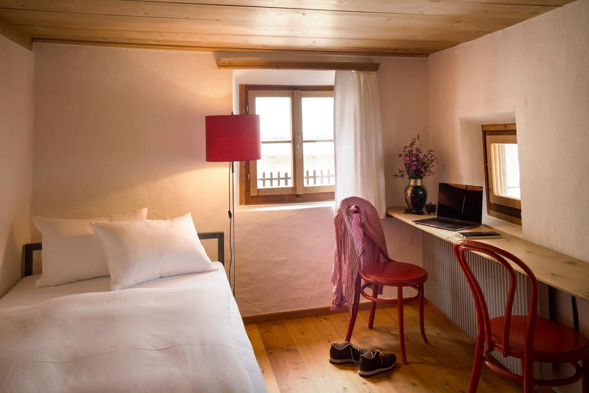 Hotel Chasa Chalavaina Мюстаир Номер фото